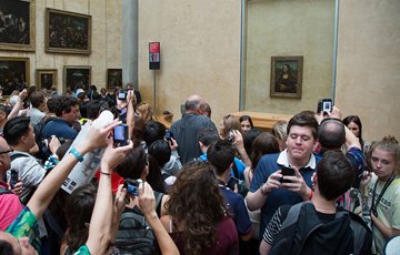 Mona Lisa Crowd Facts